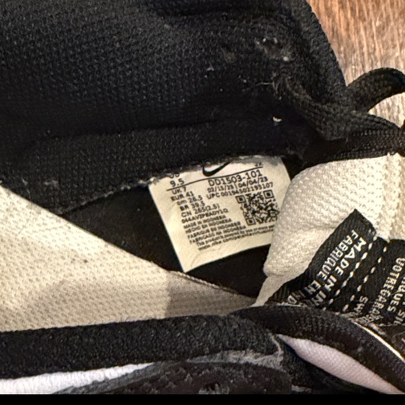 NIKE Dunks Low Top Sneakers - Picture 9 of 9